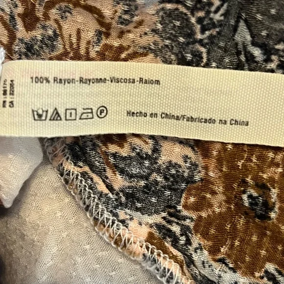 Sleeveless High-Low Floral Paisley Dress in White and Brown - Picture 7 of 7